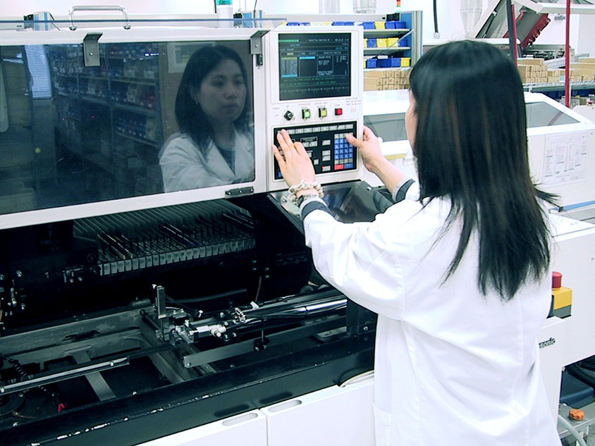 Наладчик ЧПУ за работой